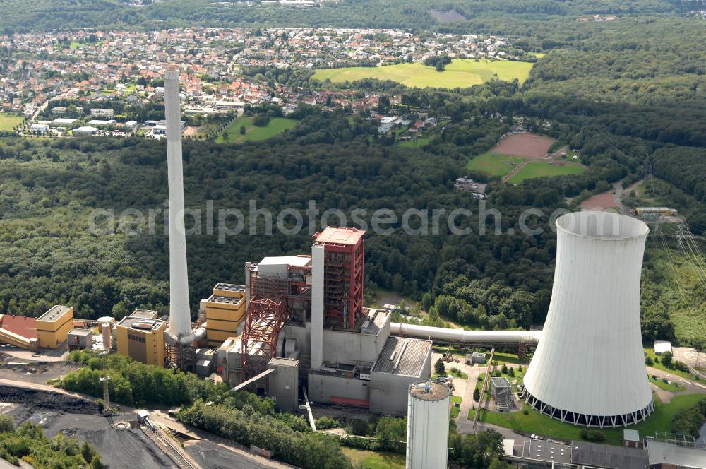 Aerial photograph Göttelborn - Blick auf die Energiversorgungsanlage. Eine Kombination aus Steikohlekraftwerk und Photovoltaikanlage. Im Jahr 2000 wurde das Bergwerk Göttelborn stillgelegt, auf dem ehemaligen Absinkweiher werden bis Ende des Jahres 50.000 Solarmodule aufgestellt, damit ist es die größte Photovlotaikanlage der Welt. Kontakt: energis GmbH, Heinrich-Böcking-Straße 10 - 14, 66121 Saarbrücken, Tel. 0681 / 9069 0, service@energis.de,