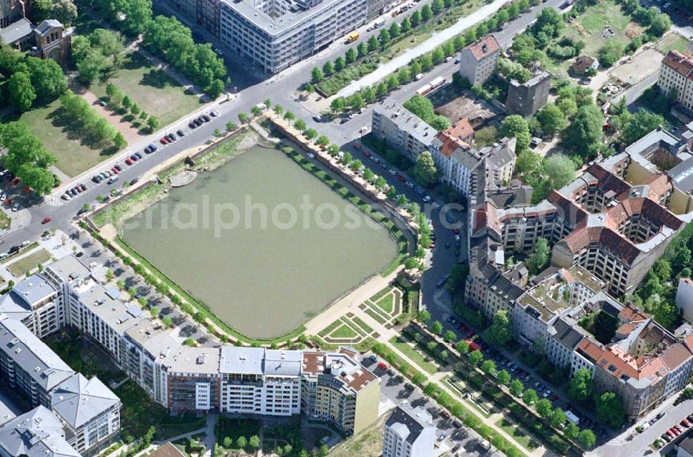 Berlin / Mitte from the bird's eye view: Engelbecken Parkanlagen Berlin - Mitte. Ort: Berlin Datum: 05.05.03