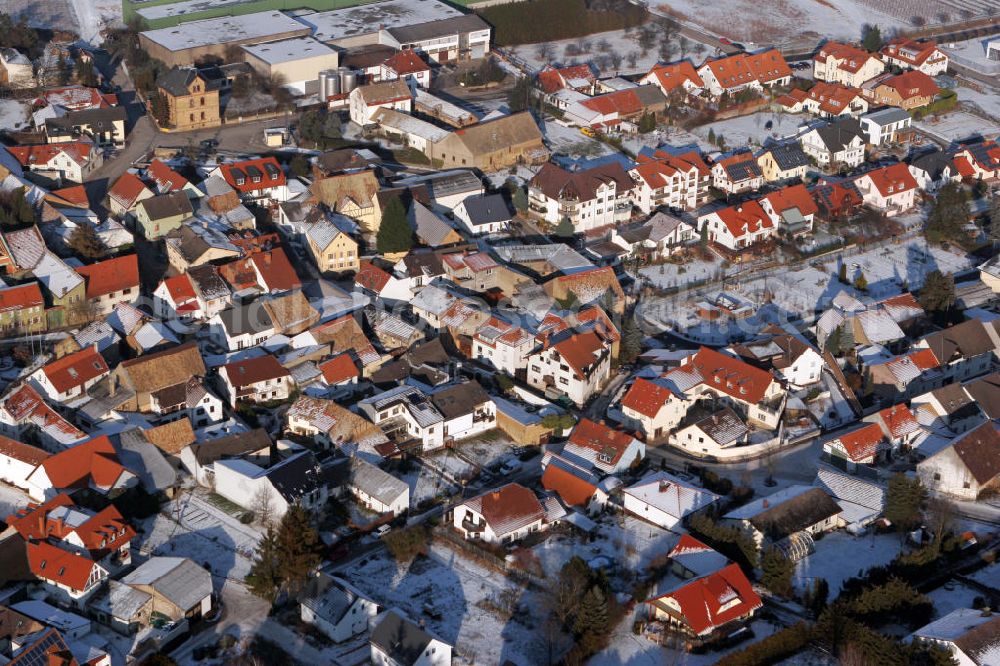 Engelstadt from the bird's eye view: Blick auf die verschneite Ortsgemeinde Engelstadt im Landkreis Mainz-Bingen in Rheinland-Pfalz. Die Gemeinde liegt südwestlich von Mainz und ist ein von der Landwirtschaft geprägter Ort. Der Weinort gehört zur Verbandsgemeinde Gau-Algesheim. View to the wintery snowy village Engelstadt in the administrative district Mainz-Bingen of Rhineland-Palatinate.