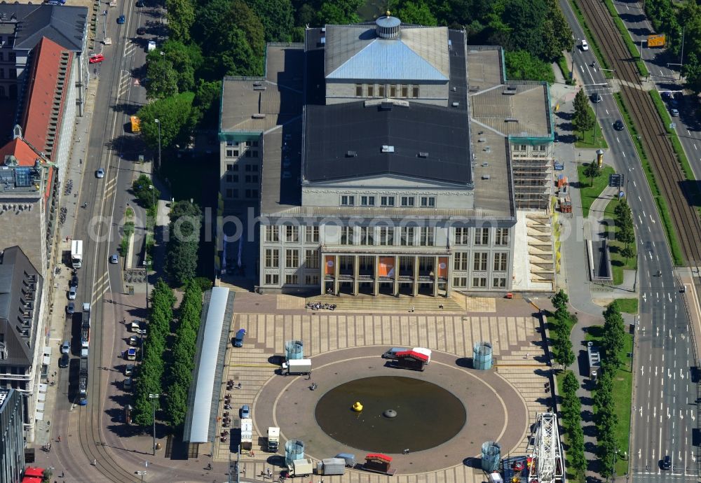 Leipzig from the bird's eye view: Ensemble am Augustusplatz mit dem Gewandhaus und dem Opernhausin Leipzig im Bundesland Sachsen. Es entsteht ein Neubau der Aula als multifunktionales und repräsentatives Herzstück im entstehenden Campus der Universität Leipzig. The new main building of the University of Leipzig, the high rise of the MDR and the Augustus Platz with the Gewandhaus and the Opera House.