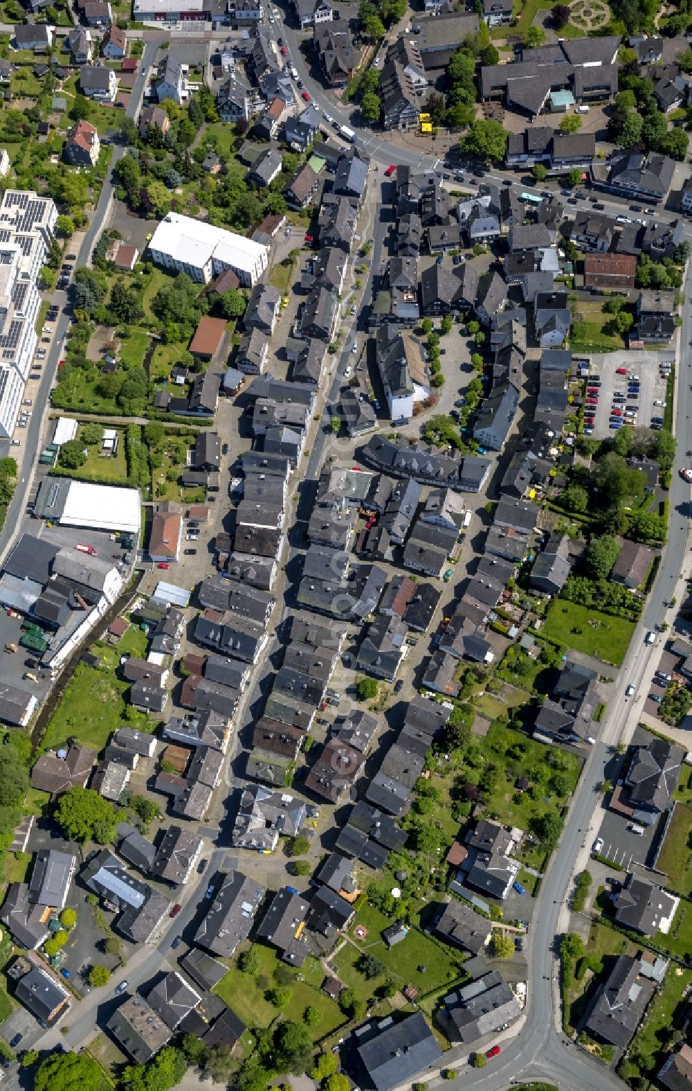 Aerial photograph Bad Laasphe - Ensemble of half-timbered houses on the church square with the Evangelical City Church in Bad Laasphe in the state of North Rhine-Westphalia