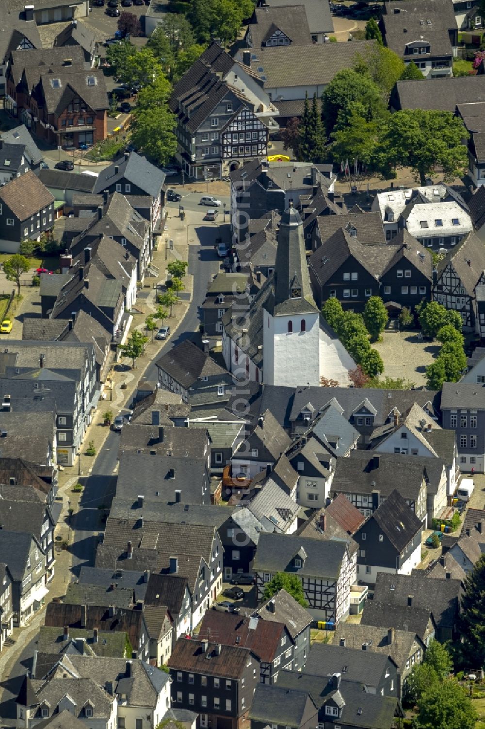 Aerial photograph Bad Laasphe - Ensemble of half-timbered houses on the church square with the Evangelical City Church in Bad Laasphe in the state of North Rhine-Westphalia