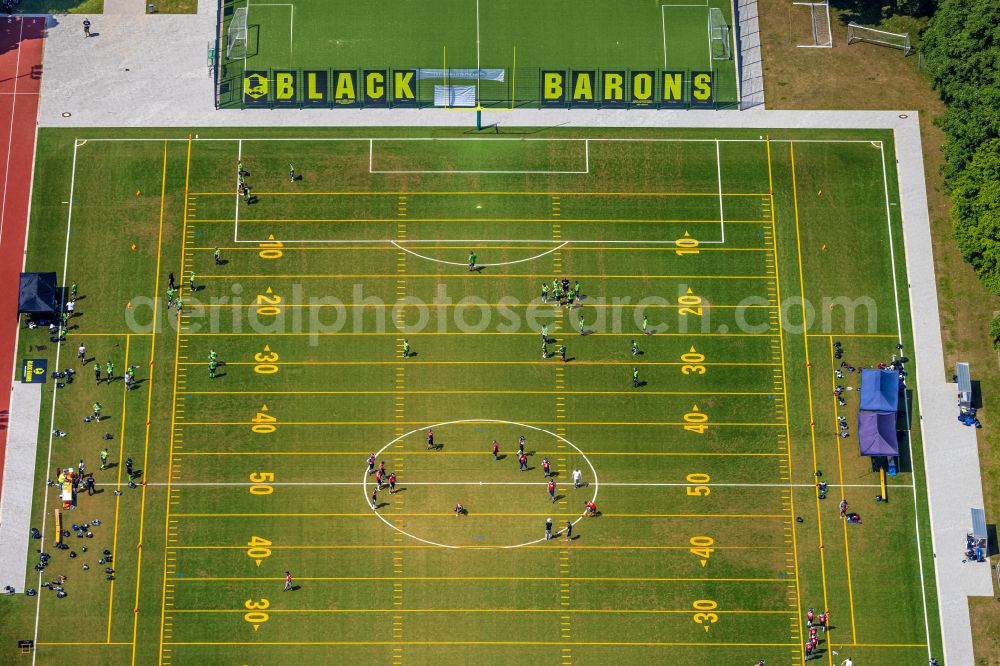 Herne from the bird's eye view: Ensemble of sports grounds of American Football field Horststadion in the district Wanne-Eickel in Herne at Ruhrgebiet in the state North Rhine-Westphalia, Germany