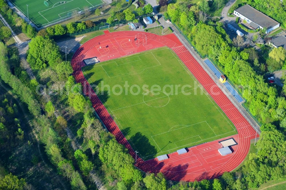 Berlin from above - Ensemble of sports grounds ATHLETIK-CLUB BERLIN e.V. Lubminer Strasse in the district Kaulsdorf in Berlin