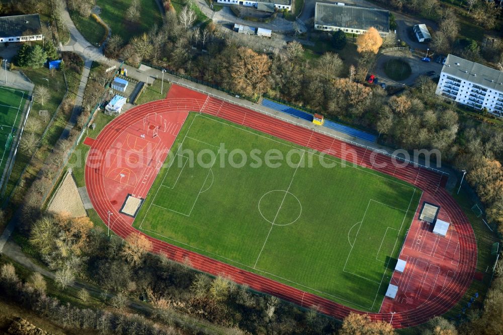 Aerial photograph Berlin - Ensemble of sports grounds ATHLETIK-CLUB BERLIN e.V. Lubminer Strasse in the district Kaulsdorf in Berlin