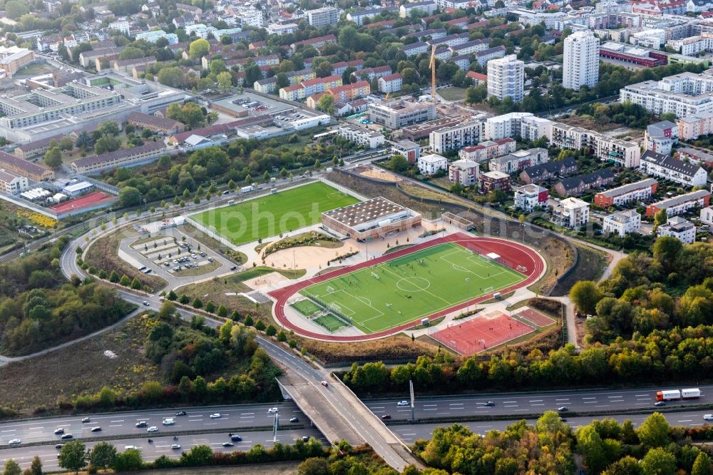 Aerial image Frankfurt am Main - Ensemble of sports grounds of Bezirkssportanlage Frankfurter Bogen and vom Sportpark Preungesheim in the district Preungesheim in Frankfurt in the state Hesse, Germany