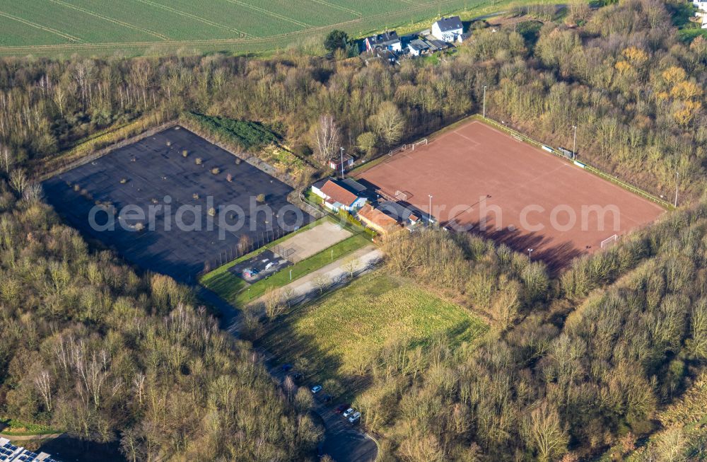 Aerial photograph Bochum - Ensemble of sports grounds of FSV Sevinghausen on street Auf dem Esch in Bochum at Ruhrgebiet in the state North Rhine-Westphalia, Germany