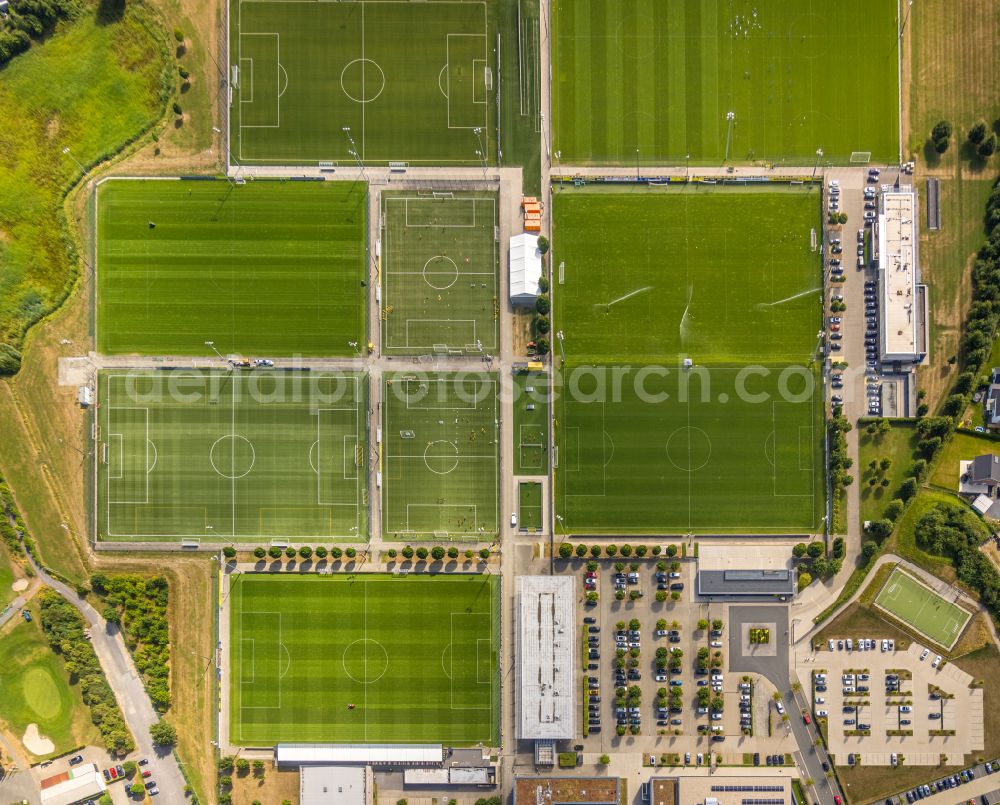 Dortmund from above - Ensemble of sports grounds of BVB Trainingszentrum on Adi-Preissler-Allee in the district Brackel in Dortmund at Ruhrgebiet in the state North Rhine-Westphalia, Germany