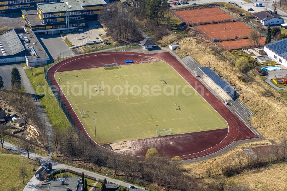 Aerial photograph Schmallenberg - Ensemble of sports grounds on Christine-Koch-Schule along the Obringhauser Strasse in Schmallenberg in the state North Rhine-Westphalia, Germany