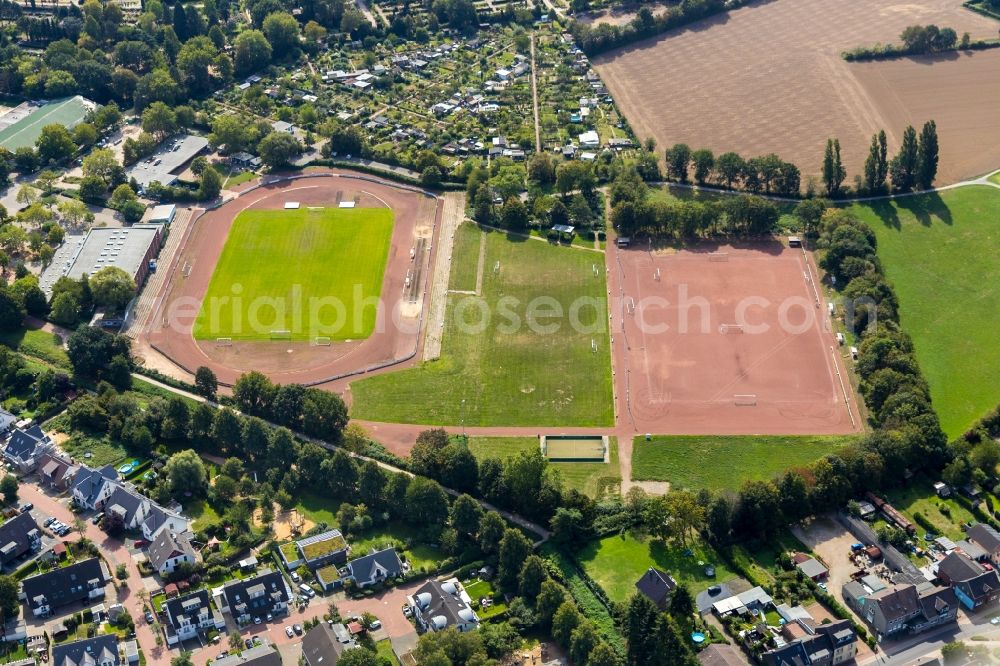 Aerial photograph Dinslaken - Ensemble of sports grounds in Dinslaken in the state North Rhine-Westphalia