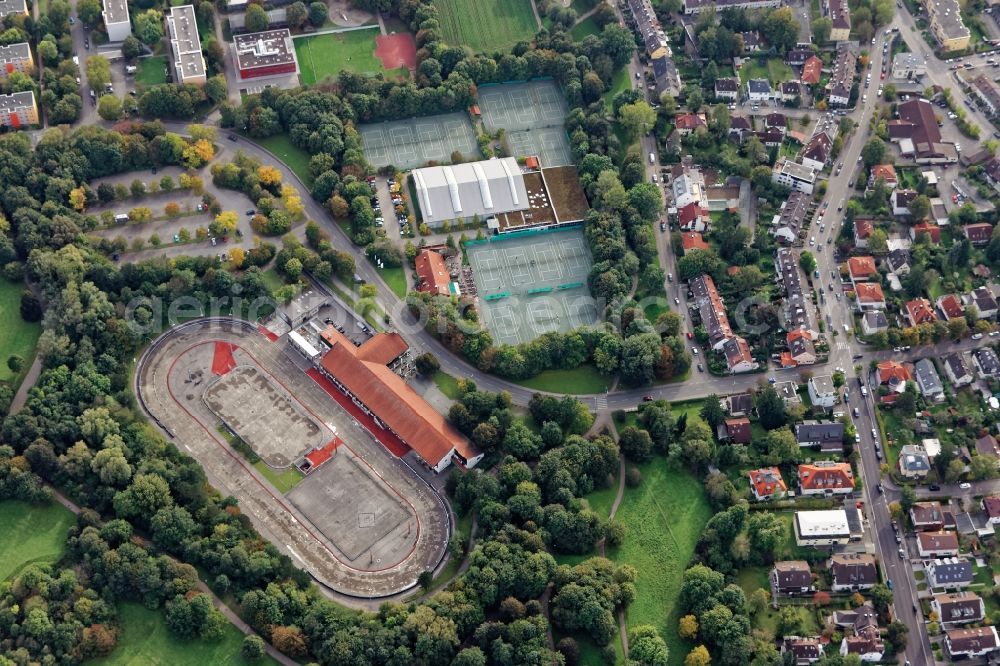 Aerial image München - Ensemble of sports grounds Eis- und Funsportzentrum Ost in Munich in the state Bavaria