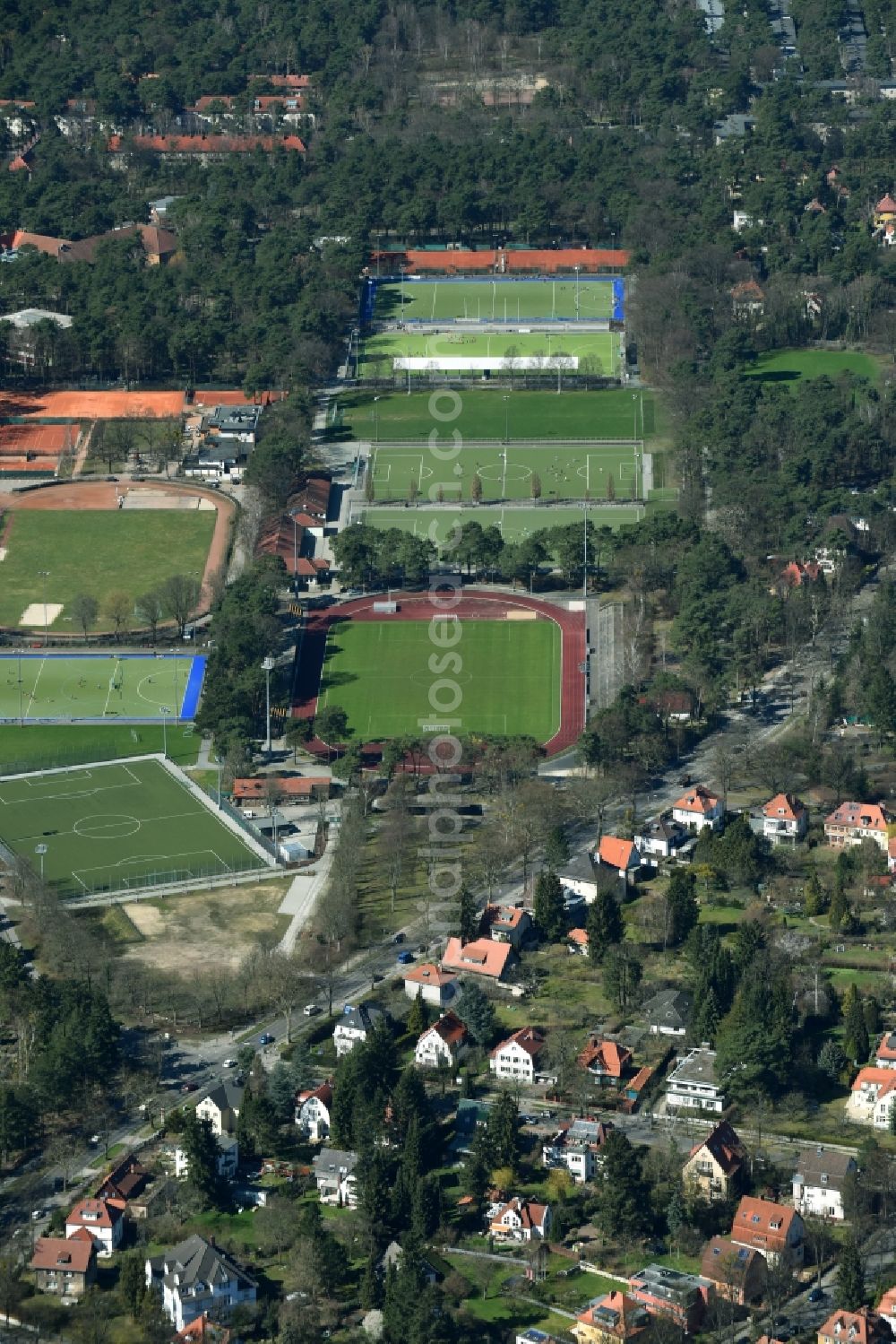 Berlin from the bird's eye view: Ensemble of sports grounds Ernst-Reuter-Sportfeld of Zehlendorfer Turn- und Sportverein 1888 e.V. and Fussball-Club Hertha 03 Zehlendorf e. V. in Berlin in Germany