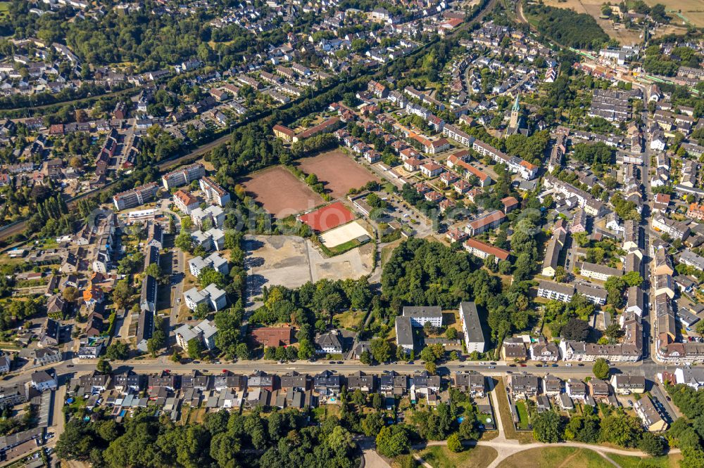 Essen from the bird's eye view: Ensemble of sports grounds on street Levinstrasse in the district Gerschede in Essen at Ruhrgebiet in the state North Rhine-Westphalia, Germany