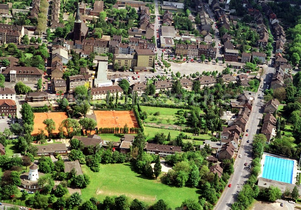 Duisburg from above - Ensemble of sports grounds on Bachstrasse in Duisburg in the state North Rhine-Westphalia