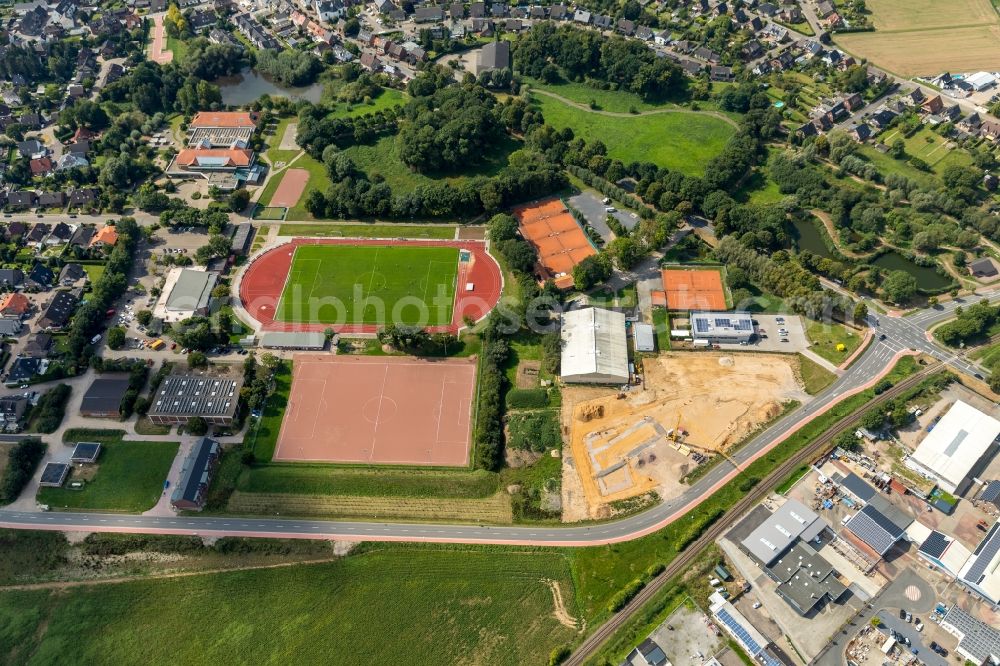 Aerial photograph Alpen - Ensemble of sports grounds on Fuerst-Bentheim-Strasse in Alpen in the state North Rhine-Westphalia, Germany