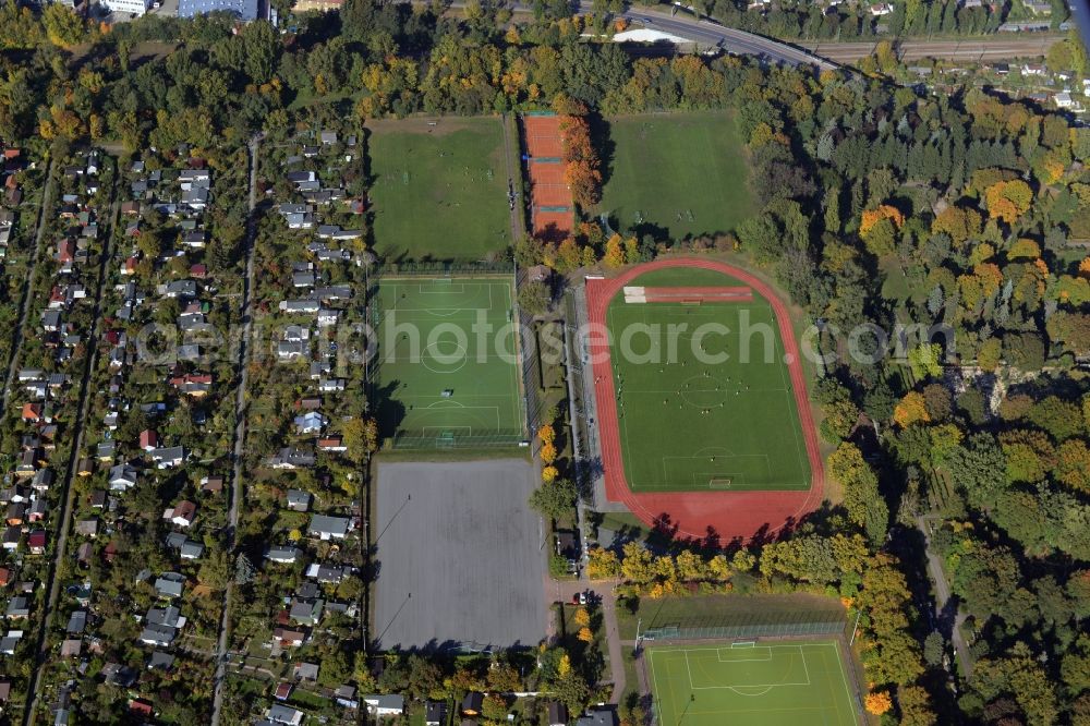 Aerial photograph Berlin - Ensemble of sports grounds on Fuerstenbrunner Weg in Berlin in Germany