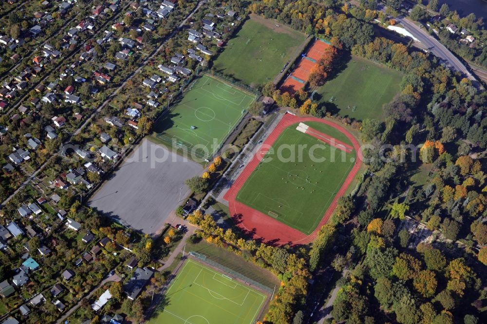 Aerial photograph Berlin - Ensemble of sports grounds on Fuerstenbrunner Weg in Berlin in Germany