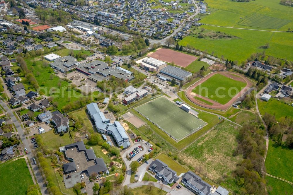 Brilon from the bird's eye view: Ensemble of sports grounds and of Gebaeudekomplex of Heinrich-Luebke-Schule in Brilon in the state North Rhine-Westphalia, Germany