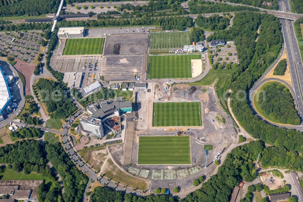 Aerial image Gelsenkirchen - Ensemble of sports grounds of FC Gelsenkirchen-Schalke 04 e.V. on Ernst-Kuzorra-Weg - Stan-Libuda-Weg in Gelsenkirchen in the state North Rhine-Westphalia, Germany