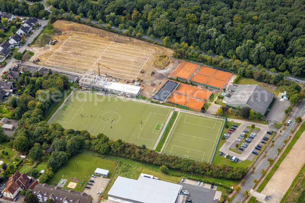 Aerial image Hamm - Ensemble of sports grounds with football fields, tennis courts, von-Thuenen-Hall and building lot for archery site at Hubert-Westermeier-street in Hamm in the state North Rhine-Westphalia