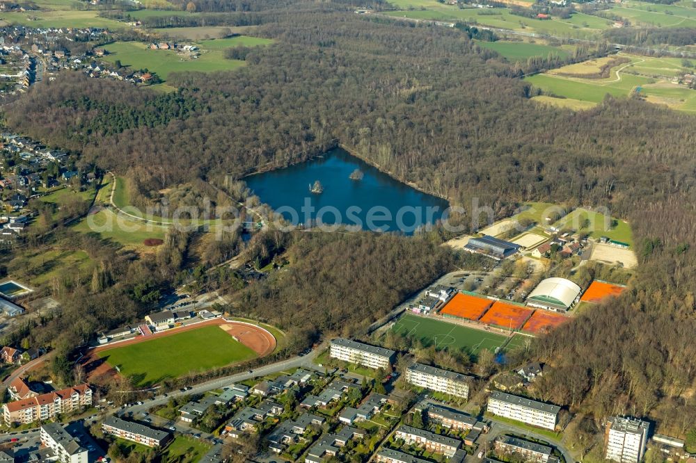 Aerial image Dinslaken - Ensemble of sports grounds Handballverein TV Jahn Hiesfeld on Rotbachsee in Dinslaken in the state North Rhine-Westphalia, Germany