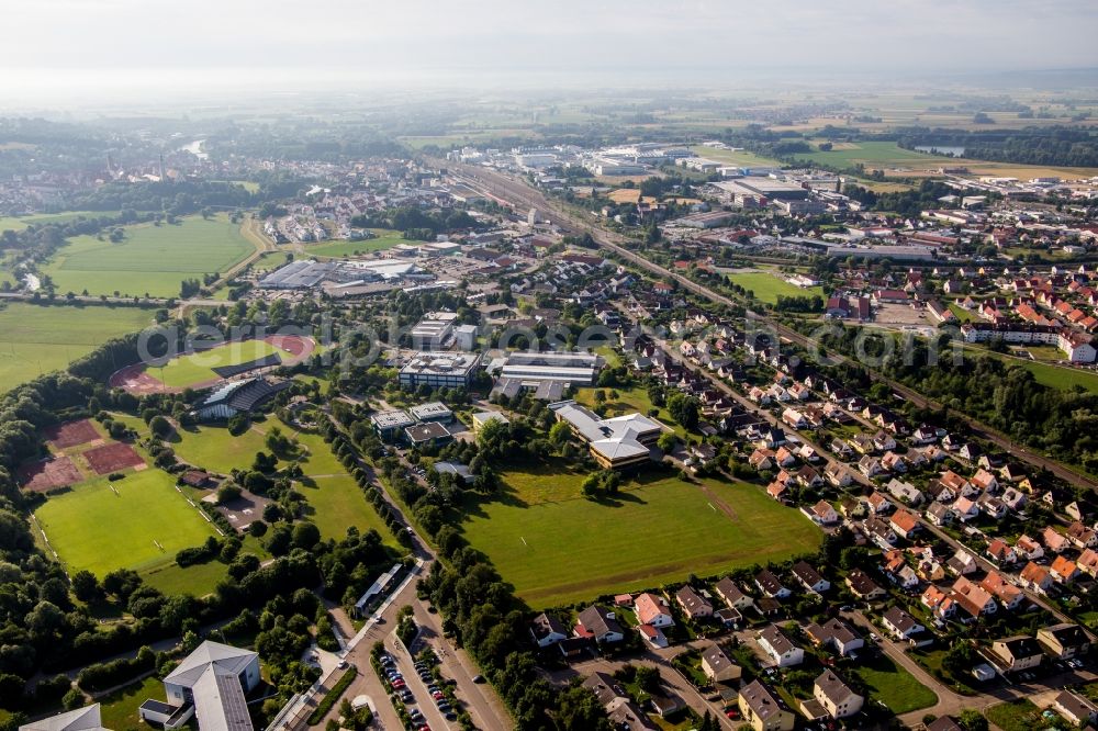 Donauwörth from the bird's eye view: Ensemble of sports grounds of Hans-Leipelt-Schule and Ludwig-Boelkow-Schule, Staatliche Berufsschule Donauwoerth, Technikerschule in Donauwoerth in the state Bavaria, Germany