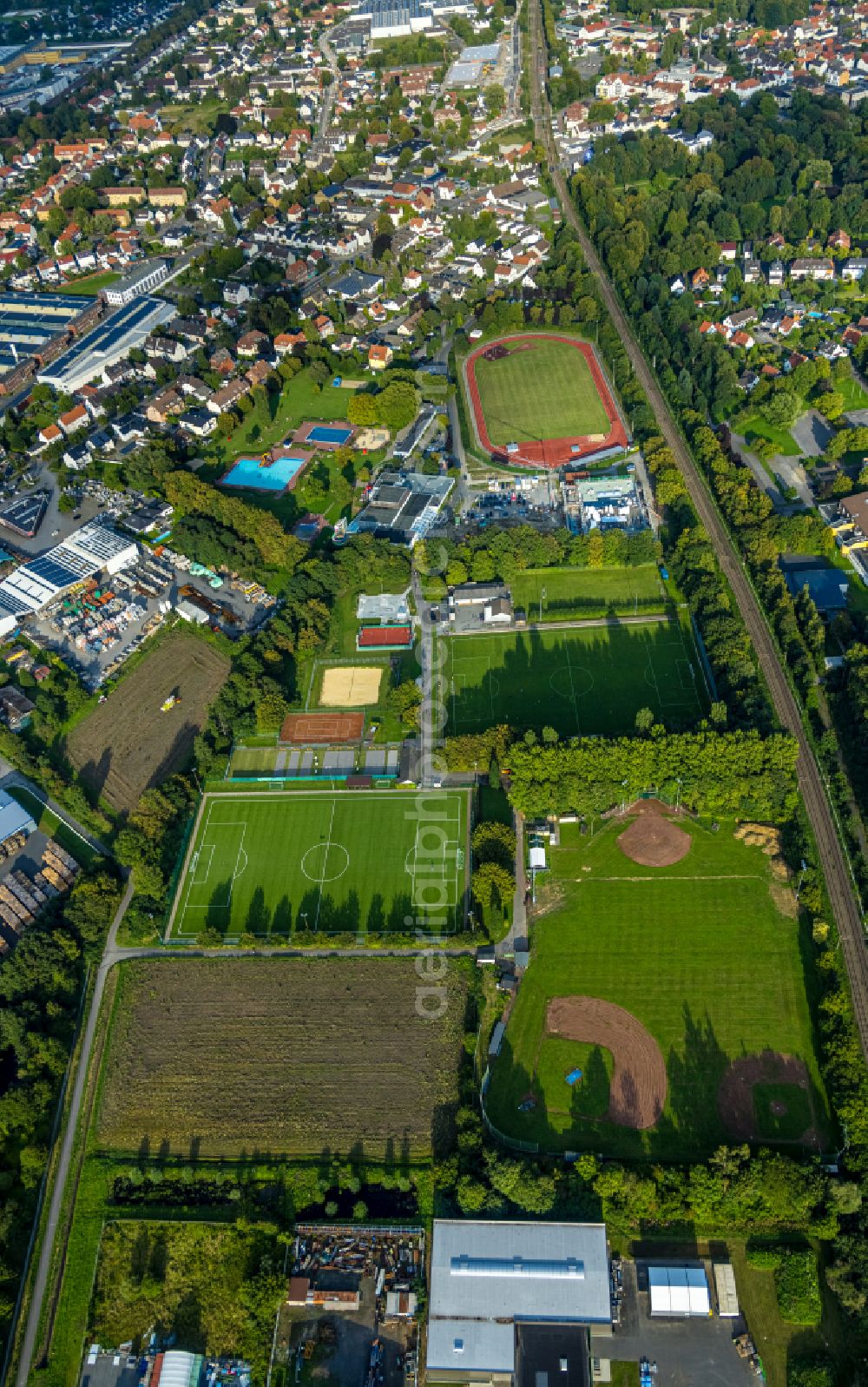 Werl from the bird's eye view: Ensemble of sports grounds with the Heinrich Buchgeister Stadion on the street Hoeppe in Werl at Ruhrgebiet in the state North Rhine-Westphalia, Germany