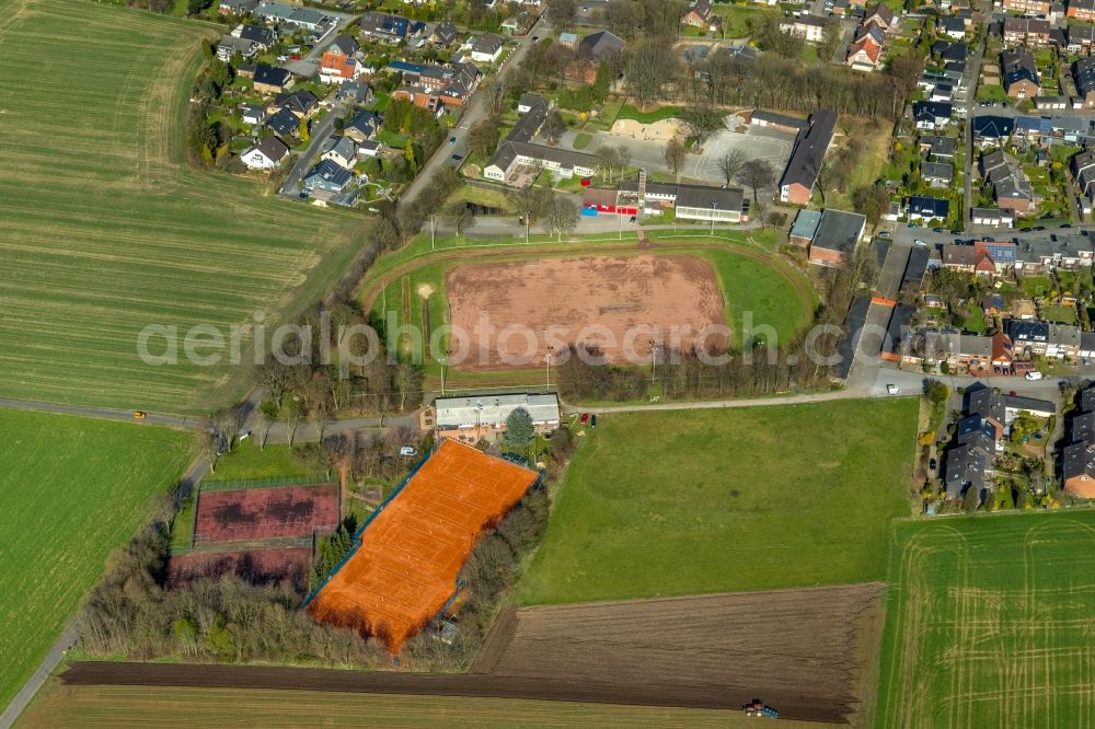 Aerial image Hünxe - Ensemble of sports grounds on Heinrich-Heine-Weg in Huenxe in the state North Rhine-Westphalia, Germany