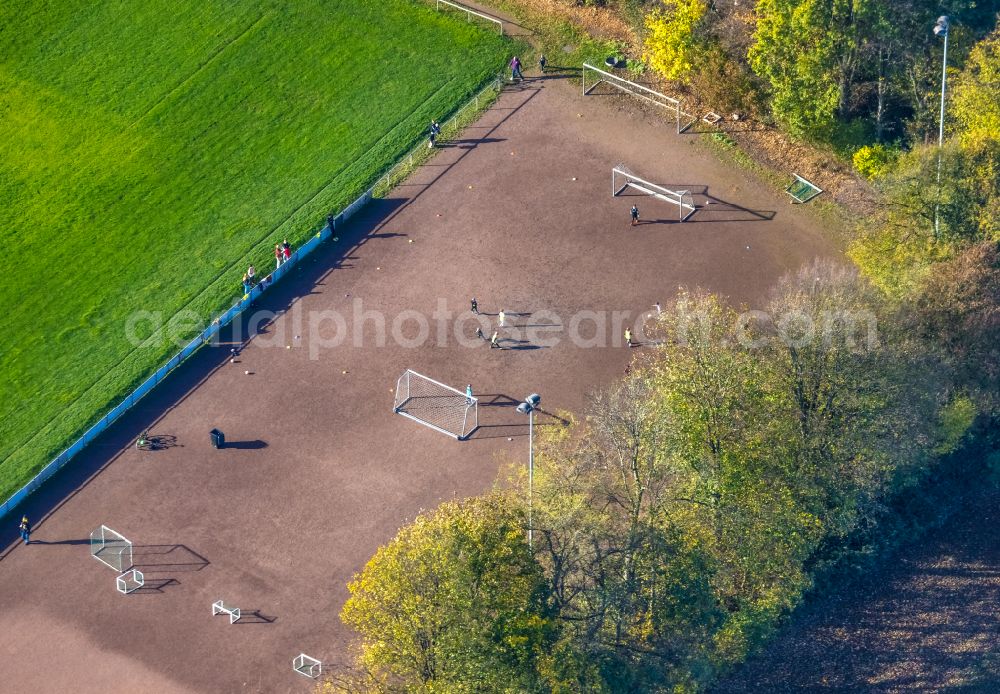 Aerial image Bochum - Ensemble of sports grounds Am Hillerberg in the district Hiltrop in Bochum at Ruhrgebiet in the state North Rhine-Westphalia, Germany