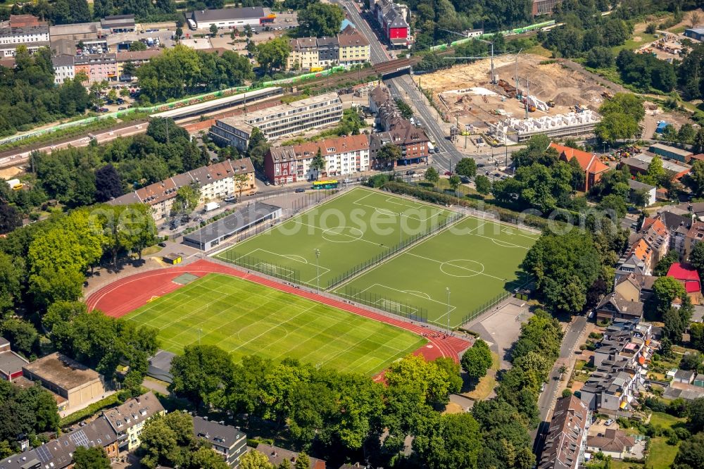 Aerial photograph Essen - Ensemble of sports grounds on Hoevelstrasse - Baeuminghausstrasse in Essen in the state North Rhine-Westphalia, Germany