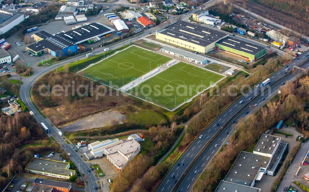 Aerial photograph Mülheim an der Ruhr - Ensemble of sports grounds Hardenbergstrasse Heissen in Muelheim on the Ruhr in the state North Rhine-Westphalia