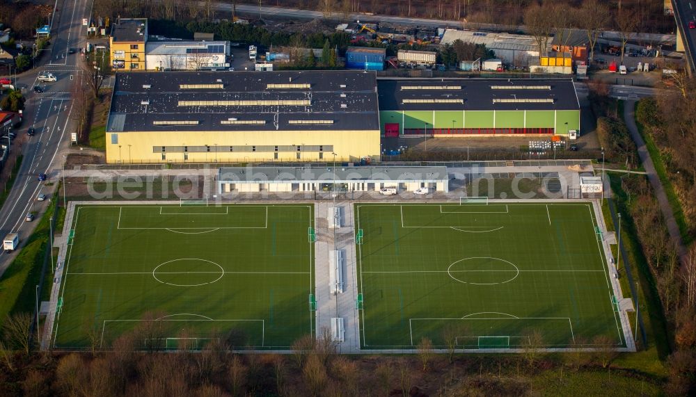 Mülheim an der Ruhr from the bird's eye view: Ensemble of sports grounds Hardenbergstrasse Heissen in Muelheim on the Ruhr in the state North Rhine-Westphalia