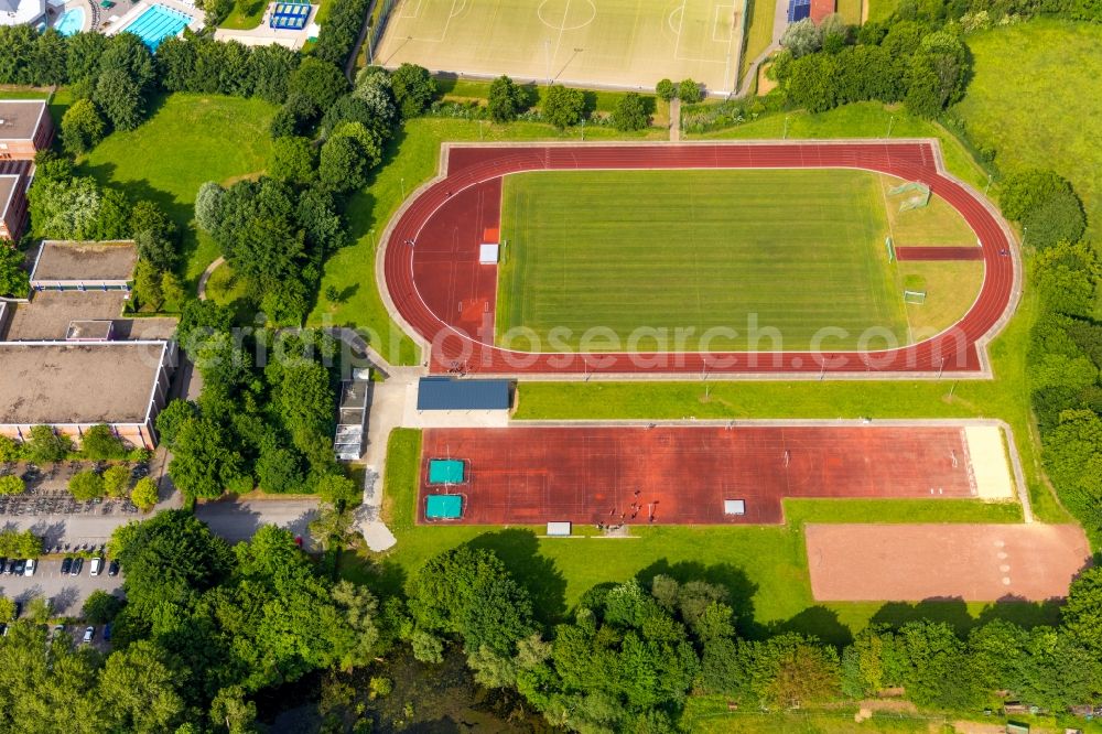 Aerial photograph Soest - Ensemble of sports grounds on Leichtathletikzentrum Soest on Paradieser Weg in Soest in the state North Rhine-Westphalia, Germany