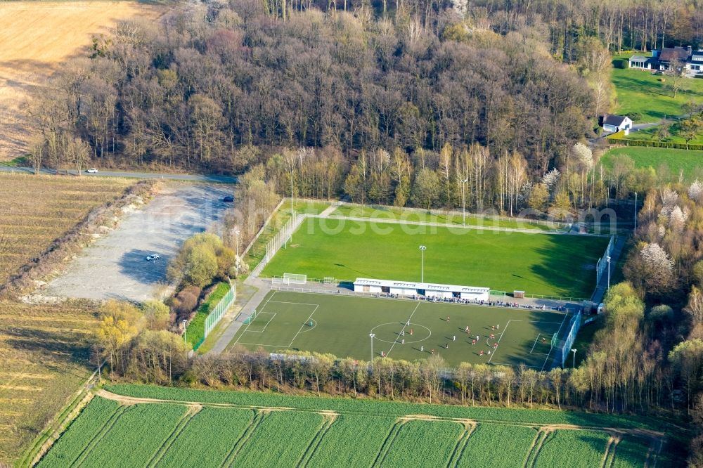 Hamm from the bird's eye view: Ensemble of sports grounds An of Lohschule in Hamm in the state North Rhine-Westphalia, Germany