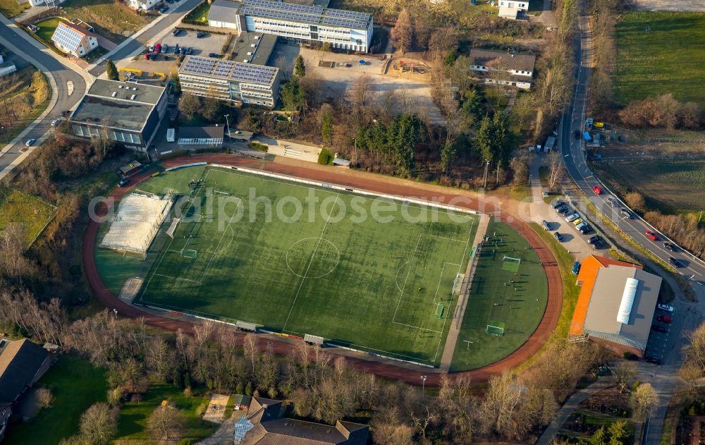 Aerial image Hattingen - Ensemble of sports grounds of Nikolaus-Gross-Schule on Rueggenweg in Hattingen in the state North Rhine-Westphalia