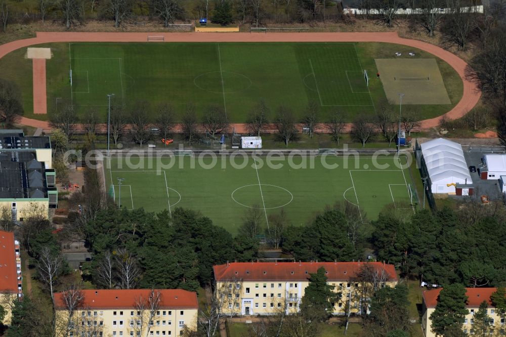 Potsdam from the bird's eye view: Ensemble of sports grounds Rosenstrasse - Franz-Mehring-Strasse in the district Babelsberg in Potsdam in the state Brandenburg