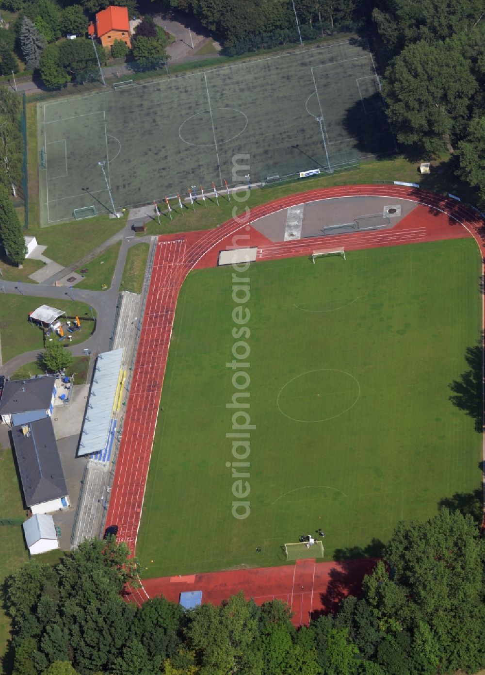 Taucha from the bird's eye view: Ensemble of sports grounds of the Sport- und Freizeitzentrum in Taucha in the state Saxony