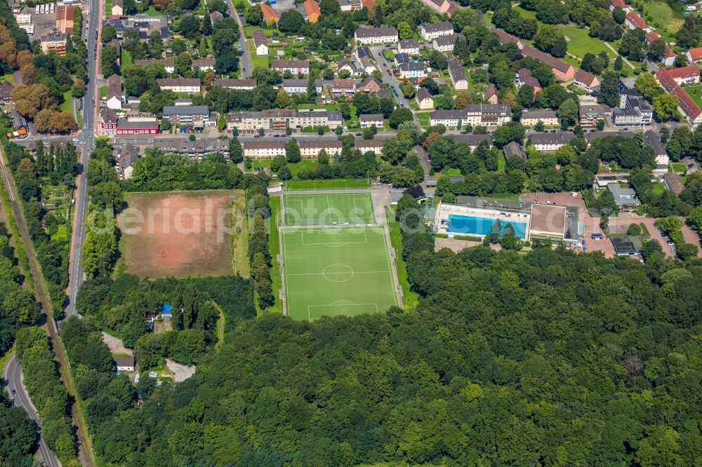 Duisburg from above - Ensemble of sports grounds of Sportfreunde Walsum 09 e.V. on Bahnhofstrasse in Duisburg in the state North Rhine-Westphalia, Germany