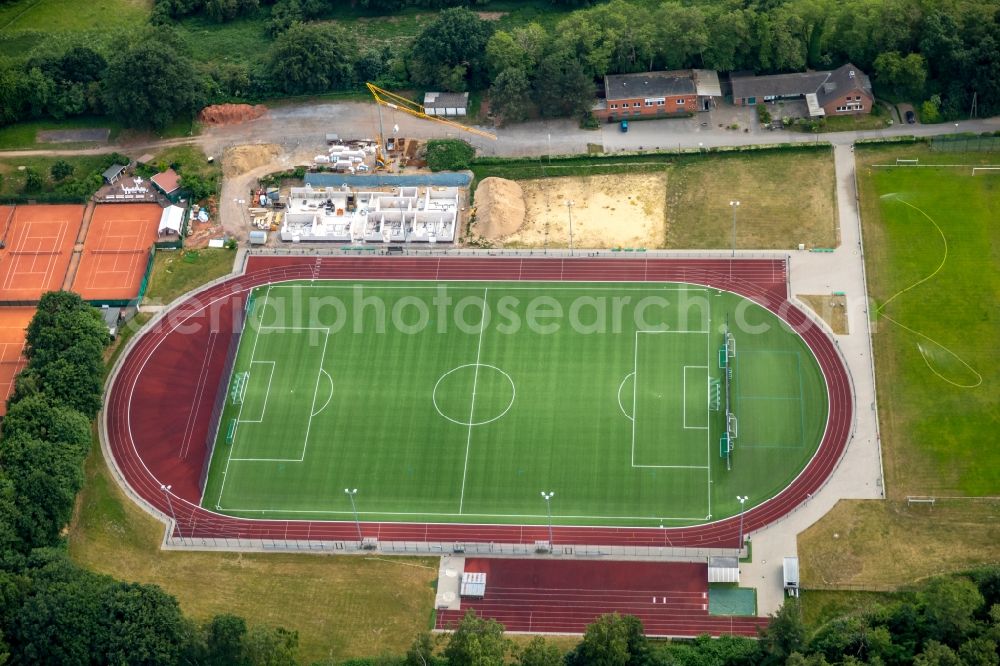 Aerial photograph Kamp-Lintfort - Ensemble of sports grounds of Sports club Alemania Kamp e.V. on Rheurdter Strasse in Kamp-Lintfort in the state North Rhine-Westphalia, Germany