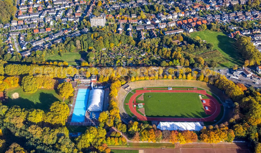 Gladbeck from above - Ensemble of sports grounds of Sportstadions Vestische Kampfbahn and dem Freibad Gladbeck in Gladbeck in the state North Rhine-Westphalia, Germany