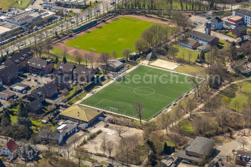 Aerial photograph Dorsten - Ensemble of sports grounds of Sportverein Dorsten-Hardt on Storchsbaumstrasse in Dorsten in the state North Rhine-Westphalia, Germany