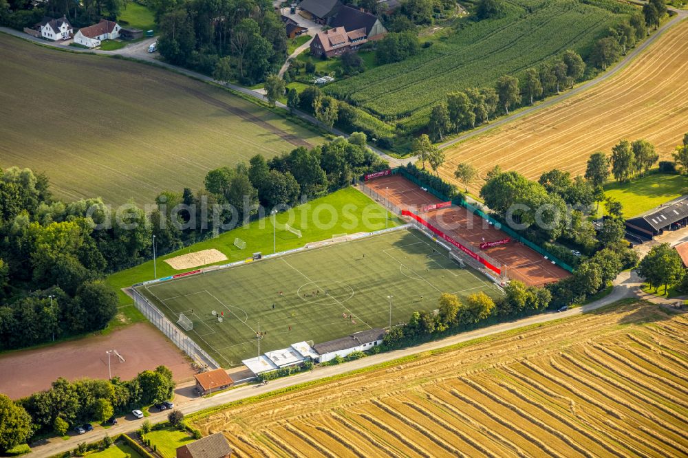 Aerial photograph Vellern - Ensemble of sports grounds of Sportverein 62 Rot-Weiss Vellern e.V. on street Elsterbergweg in Vellern in the state North Rhine-Westphalia, Germany