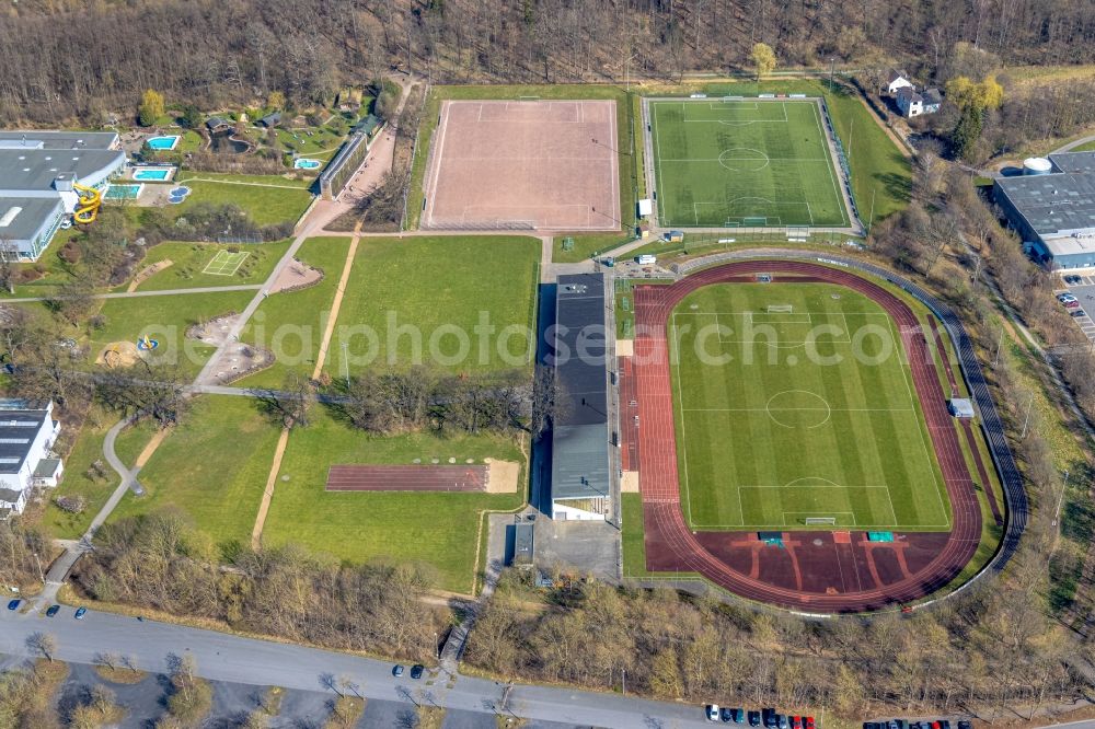 Aerial photograph Arnsberg - Ensemble of sports grounds Sportzentrum Grosse Wiese in Arnsberg in the state North Rhine-Westphalia, Germany