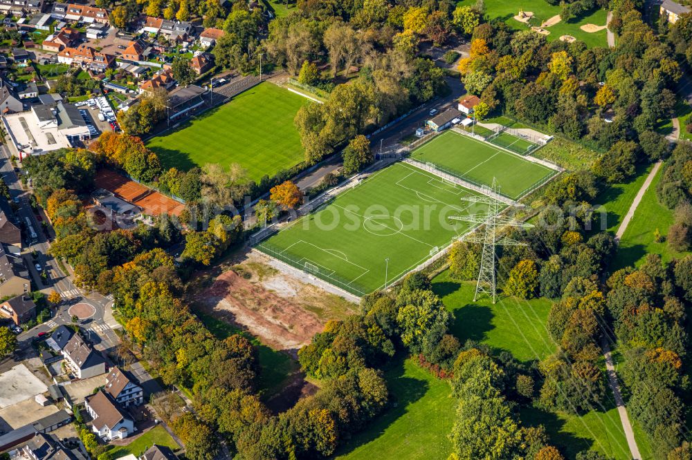 Dinslaken from the bird's eye view: Ensemble of sports grounds on Strasse Zum Fischerbusch in Dinslaken in the state North Rhine-Westphalia, Germany