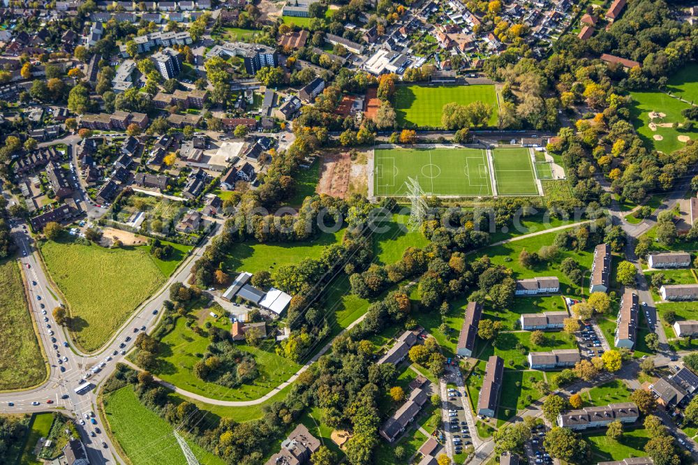 Aerial image Dinslaken - Ensemble of sports grounds on Strasse Zum Fischerbusch in Dinslaken in the state North Rhine-Westphalia, Germany