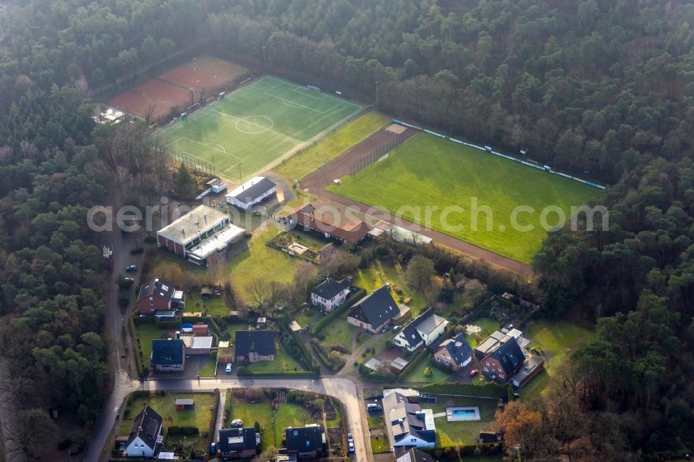 Aerial photograph Flaesheim - Ensemble of sports grounds of SuS Concordia Flaesheim 1969 e.V. auf of Dr.-Hermann-Grochtmann-Strasse in Flaesheim in the state North Rhine-Westphalia, Germany