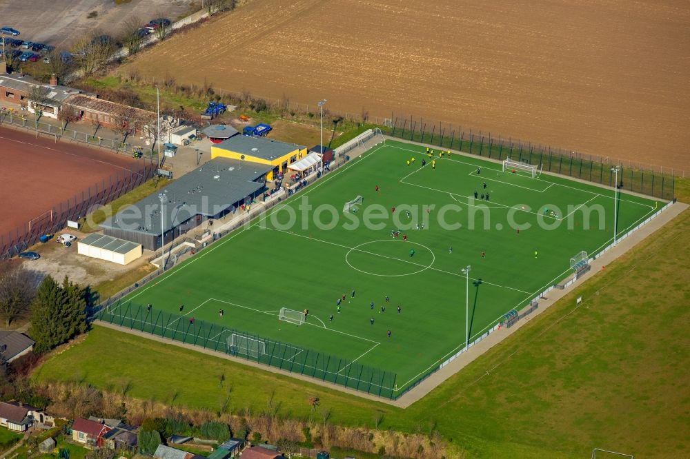 Kamp-Lintfort from above - Ensemble of sports grounds mit Trainingsmannschaft des TuS Fichte Lintfort 1914 e.V. on Franzstrasse in Kamp-Lintfort in the state North Rhine-Westphalia