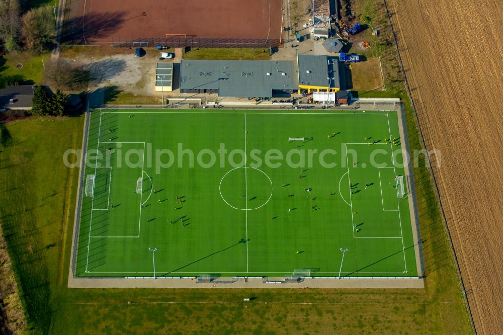 Kamp-Lintfort from the bird's eye view: Ensemble of sports grounds mit Trainingsmannschaft des TuS Fichte Lintfort 1914 e.V. on Franzstrasse in Kamp-Lintfort in the state North Rhine-Westphalia