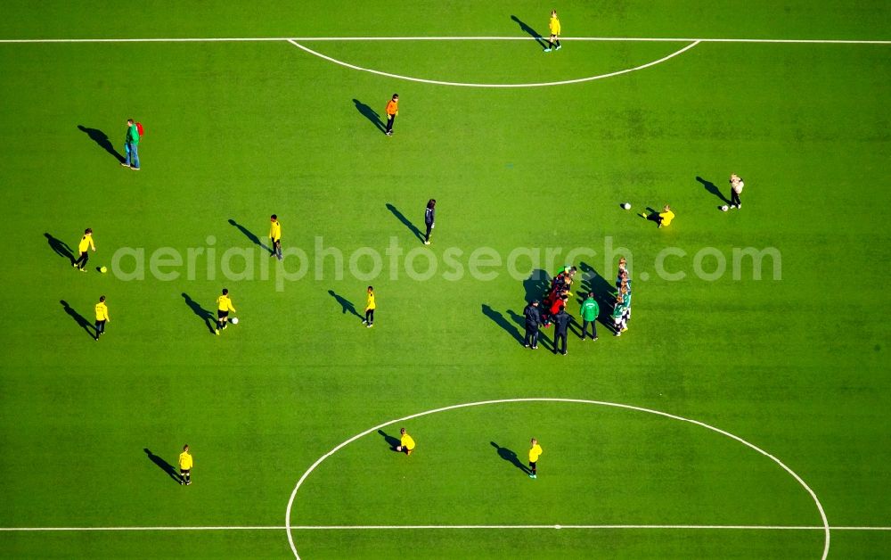 Kamp-Lintfort from above - Ensemble of sports grounds mit Trainingsmannschaft des TuS Fichte Lintfort 1914 e.V. on Franzstrasse in Kamp-Lintfort in the state North Rhine-Westphalia