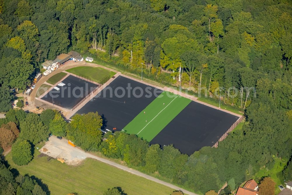 Aerial photograph Bochum - Ensemble of sports grounds of T.u.S. Bochum-Harpen 1908/1911 e.V. on Steffenhorst in Bochum in the state North Rhine-Westphalia, Germany. Looking at the design work of an artificial horse